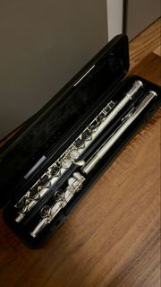 Yamaha YFL-222 Silver Flute with Case