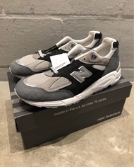 New Balance 990 V2