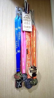 ＊方形嶄新質感＊不鏽鋼設計款掛勾、獎牌架、掛鉤，可鑽孔或直接使用3M黏貼