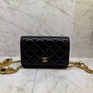CHANEL黑金菱格紋黑白珍珠鍊條包/晶片