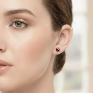 ต่างหูพลอยโกเมน( Garnet) สีแดง ทรงสัปะรด ตัวเรือนเงินแท้ 92.5 % ชุบทองคำขาว ขนาดต่างหู 5 มิล สินค้าม