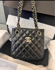 CHANEL 黑金荔枝皮 tote mini square bucket bag
