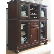 TAZU推介:一款美實多功能全實餐邊紅酒櫃,選用進口優質木材,加上精緻手工,人性化的設計,令到您的餐具,物品可以整整齊齊分類放置在櫃中.美觀又實用. 呎吋:136w x 46d x 137h cm 特