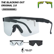 Pit Viper - The Blacking Out Original Photochromic Smoke แว่นตากันแดด เลนส์ปรับแสง ป้องกัน UV สำหรับ