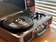 🇺🇸Victrola Vintage Journey Suitcase Turntable with Built-in Speakers復古灰黑膠唱片機手提箱便攜藍牙唱盤全新現貨