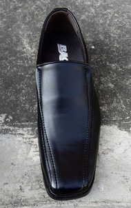 Baoji รองเท้าหนังทรงคัชชู หัวแหลม รุ่น BJ 3385 สีดำ ไซส์ 39-46