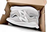 สไตล์ใหม่ _ New Balance_ 5740 ซีรีส์ Grey รองเท้าพ่อ รองเท้าวิ่งจ๊อกกิ้ง รองเท้าผ้าใบลำลอง M5740CA