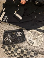 Chanel 黑網紋手袋連銀包 自配扣針 獨一無二的包包