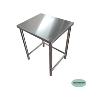 CMS โต๊ะสแตนเลส พื้นโต๊ะเป็นสแตนเลส ความหนา1มม. ขนาด50 * 60 ซม.สูง75ซม.คานล่างอยู่ด้านข้าง (ไม่ต้องประกอบ จัดส่งทั้งตัว)