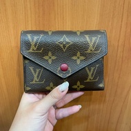 🌟絕版🌟LV 原花紫紅皮釦Victorine三折短夾M41938