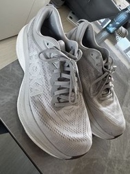 HOKA Bondi 8 運動鞋 灰白色