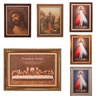 Premium Canvas Photo of the Holy Communion, Divine Mercy, Jesus Thorn Crown, Minimalist Carved Frame