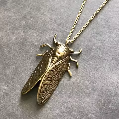Vintage Creative Cicada Pendant Necklace for Men and Women Personalized Insect Design Necklace Party