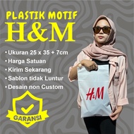 H&M Pound Clip Plastic, - Size 25x35+7cm H&M Plastic, H&M Bags, H&M Plastic, H&M Bags, ZARA Uniqlo K