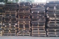 二手木頭棧板1片50元 歡迎自取 木棧板可當木材柴火 實木OSB板木心板夾板合板