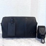 LV黑色粒面小牛皮City Keepall黑色logo斜背包