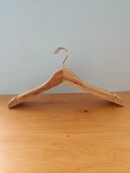 (GRADE B) HANGER KAYU / WOOD HANGER DEWASA WARNA NATURAL