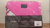 #不鬆懈 Marc Jacobs 全新粉紅筆電包