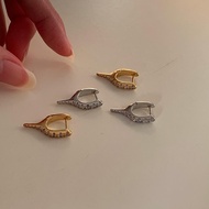 HER OBJECTIVE_HER HANGING GRAM EARRINGS