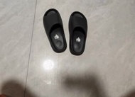 yeezy拖鞋