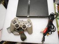 Sony PS2 遊戲機主機（SCPH-75007）薄型機款（可過電、無影像）（2）【亮綠燈、附手把及視訊線】＜零件機＞