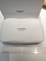 Chanel 白色毛毛化妝包