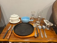 1組888元/牛排套裝組/紅酒杯/水杯/海尼根啤酒杯/黑胡椒盅/牛排盤/沙拉碗/濃湯獅頭盅/叉子/湯匙/刀叉/