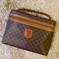 特價限時 ❤️稀有老款 老花 celine美 vintage 斜背包 化妝包 box 設計成斜背  附件贈品：斜背鏈帶贈一條 lv 參考