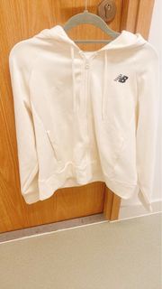 New Balance 白色連帽外套