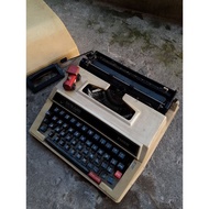 MESIN Old School Typewriter