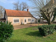 Maison équipée dans un beau et vaste jardin, à 10 mn du circuit des 24H00 (Maison equipee dans un be