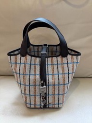 全新 愛馬仕 K刻 hermes Picotin菜籃子18 帆布刺繡拼黑皮銀扣 鎖具齊全