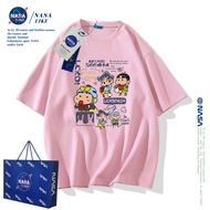 เสื้อยืดแขนสั้นคอตตอนแท้ NASA Collaborative สำหรับเด็กชายและเด็กหญิง คอกลม พิมพ์ลาย ความรู้สึกระบายอ
