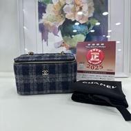 Chanel 長盒子包22k軟呢長盒子包，裡面有鏡子。 22年晶片 99近閒置 未使用品