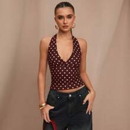 เสื้อกล้ามคาดคอลายจุดดำเป็นแบบลำลอง เหมาะสำหรับไปทานอาหารมื้อเช้า ออกไปเที่ยว เดท เดินทางไป ล่องเรือ