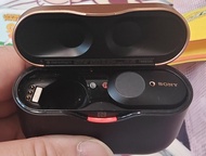 SONY WF-1000XM3 無線降噪耳機（右）連充電盒