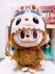 Zimomo大首領毛絨公仔 Labubu 吊卡掛飾Popland 泡泡樂園限定Popmart 泡泡瑪特The Monsters