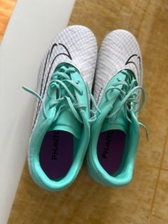 Nike Phantom GT 足球鞋