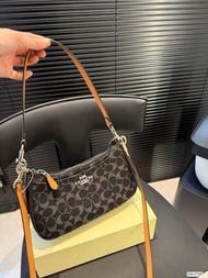 新到貨 COACH 馬車 枕頭包 旅行包 斜孭袋 手袋 水桶包 老花 牛仔 絲絨 拼色 雙肩包 背囊 禮物 情人節 書包 聖誕節 紀念日 背包 backpacks gift valentine's d