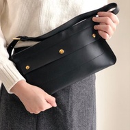 【 日本直送 名牌中古包 】BURBERRY 緹花腰包 黑色 皮革 vintage 古董 5y6wh2