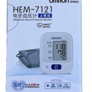 omron 上臂式血壓計
