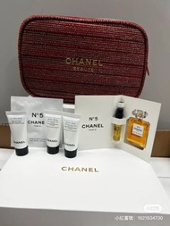 Chanel聖誕化妝包set. 全套。