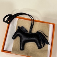 Hermes愛馬仕 RODEO MM 小馬造型小羊皮吊飾 (全黑)