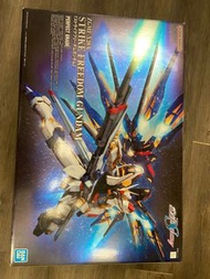 萬代 PG Strike Freedom Gundam 模型