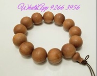 全新品 原產地 印度尼西亞 17.47mm 護身檀香木珠 手鍊一條 *久聞檀香 能令人精神爽利提神醒腦, 保持喜悅心情, 有助促進血液循環，辟邪化煞護身寶 QB-818