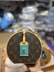 กระเป๋าสะพายข้าง กระเป๋าถือ Hi-End grade Size: 7" Have box