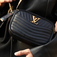 98新🆕Lv new wave全皮V紋黑金logo相機包