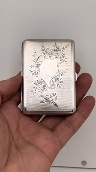 法國純銀鏨刻花鳥煙盒 重量：63.9克 尺寸約：7.8*5.6*1.2厘米 品相