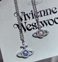 (有現貨！不用提問🙏🏻) 2026春夏 Vivienne Westwood OLYMPIA Pendant 合金 水鑽 土星 人造珍珠頸鍊 頸鏈 項鍊 項鏈 (保証正貨及全新) 銀色/ 藍色