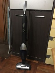 Vacuum Cleaner 直立式吸塵機二手功能一切正常兩邊扣有些破黃圈圖片但不影響功能西貢區取